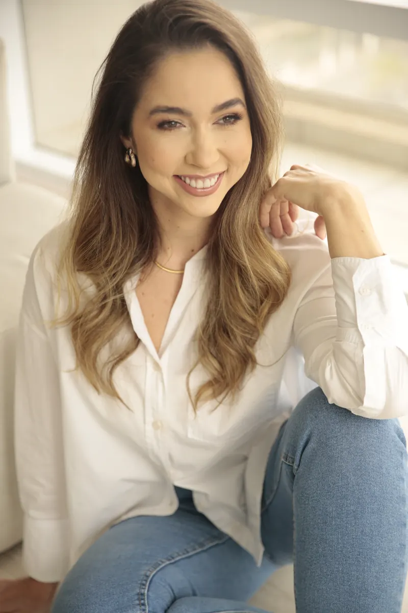 Dra. Fernanda Bardi sorrindo